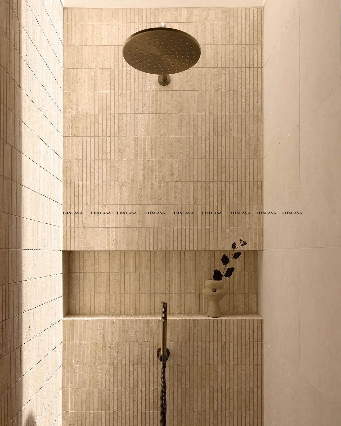 Gạch thẻ màu nâu đất ốp nhà tắm