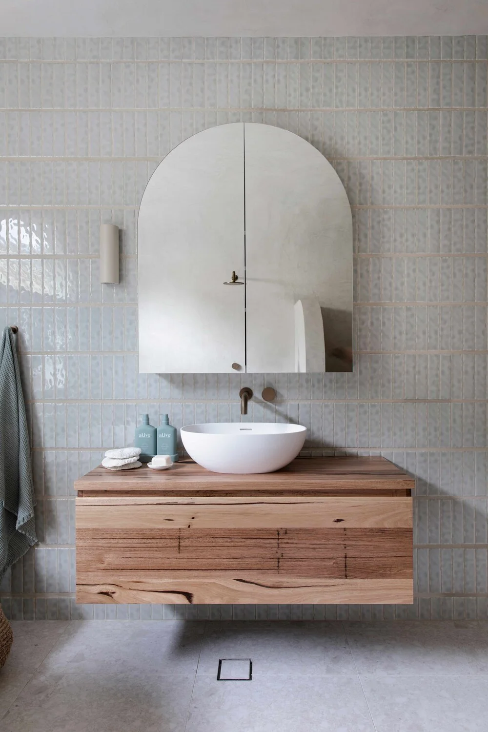 Gạch thẻ ốp nhà tắm để ron rộng 2cm