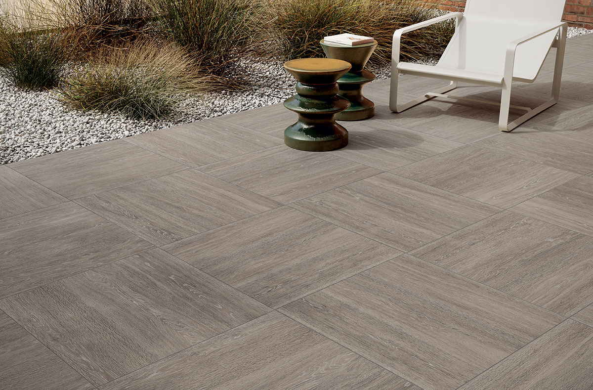 Gạch vân gỗ sồi kích thước 60x60cm được thiết kế để lát nền nội, ngoại thất, với công nghệ tiên tiến có thể tái tạo chính xác các chi tiết nhỏ nhất của thớ gỗ