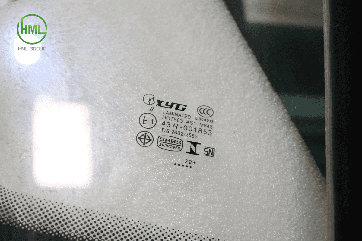 Kính chắn gió tại HML mang thương hiệu XYG