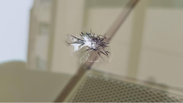 Kính ô tô bị nứt cần xử lý kịp thời