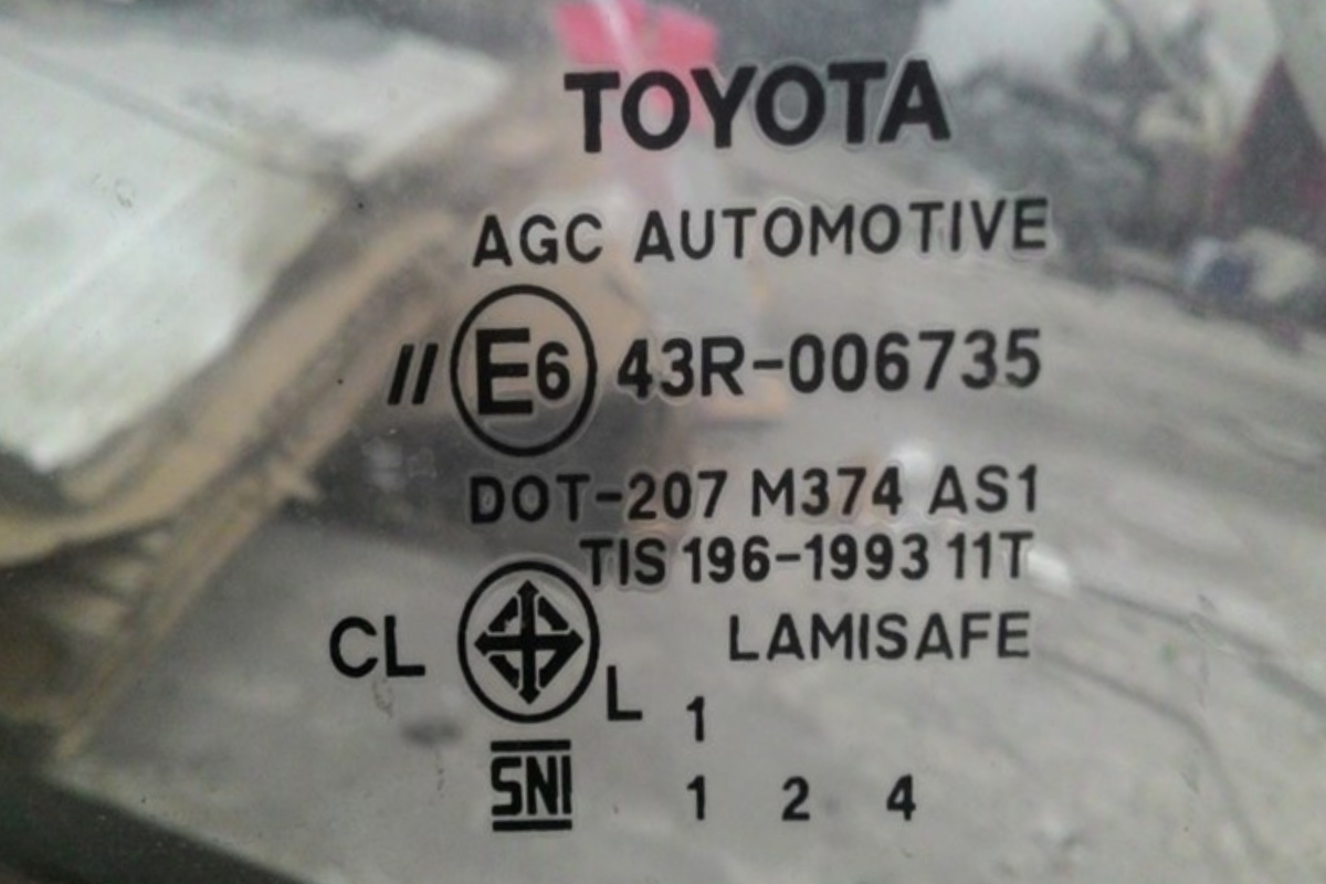 Cách đọc các thông số trên kính xe hơi