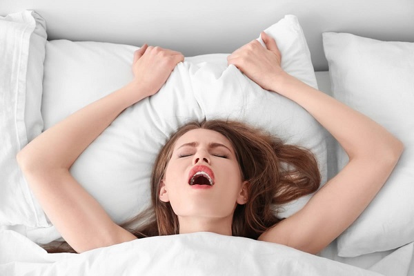 Dirty talk bằng cách bộc lộ cảm xúc của bạn