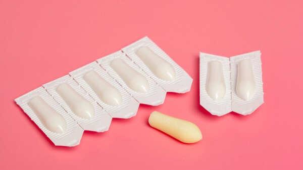 Đặt thuốc diệt tinh trùng vào âm dạo của phụ nữ