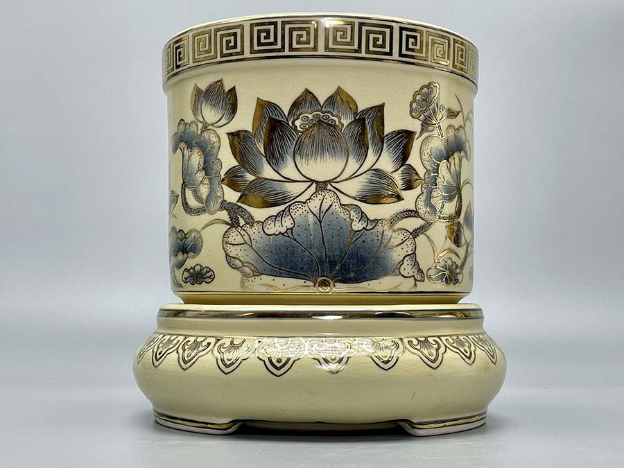 bat-huong-hoa-sen-gom-chu-dau-ve-vang-kim-3