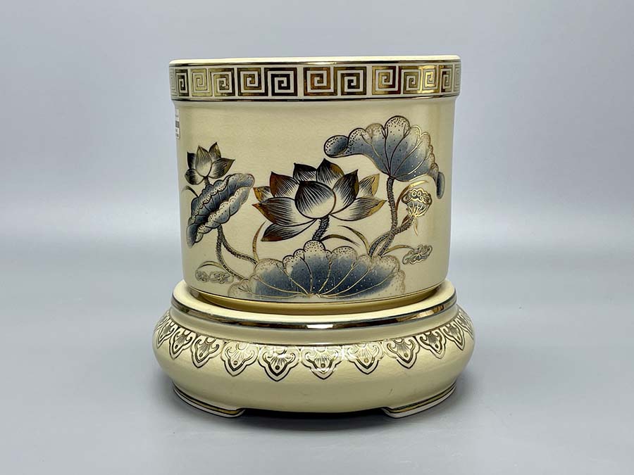 bat-huong-hoa-sen-gom-chu-dau-ve-vang-kim-4