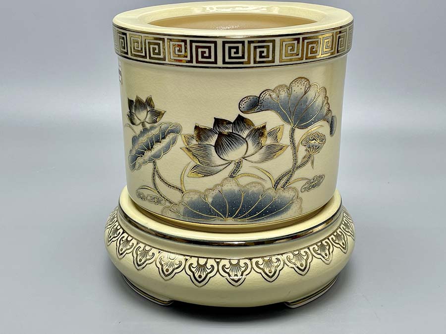 bat-huong-hoa-sen-gom-chu-dau-ve-vang-kim-5