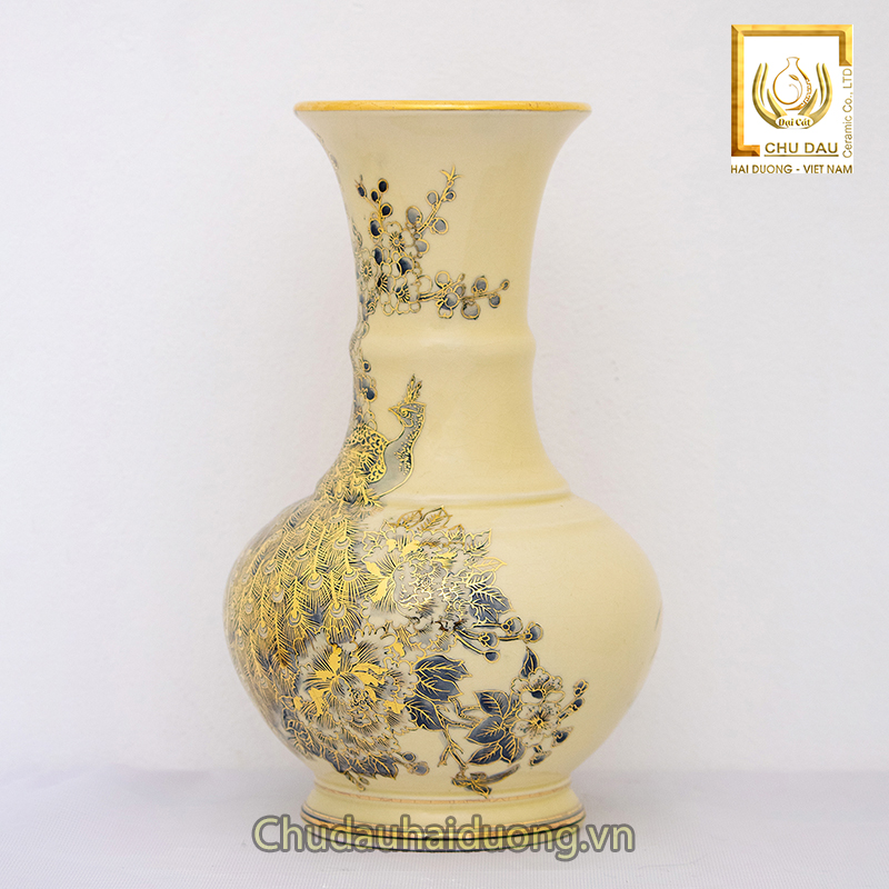 binh-hoa-chim-cong-gom-chu-dau-ve-vang-kim-2