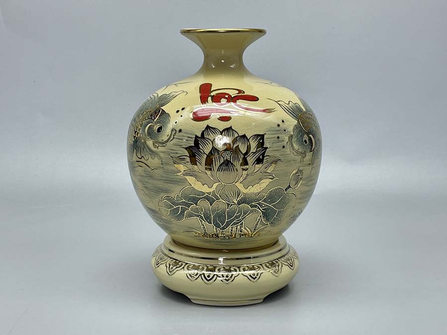 binh-hut-loc-ca-chep-hoa-sen-chu-loc-h22-gom-chu-dau-ve-vang-kim-1