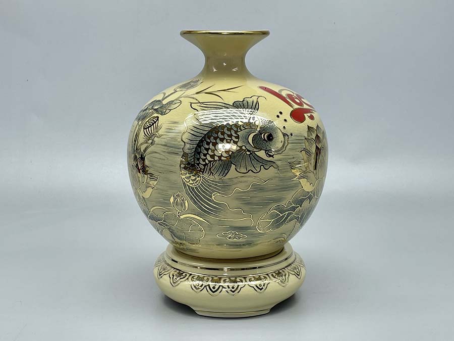 binh-hut-loc-ca-chep-hoa-sen-chu-loc-h22-gom-chu-dau-ve-vang-kim-2