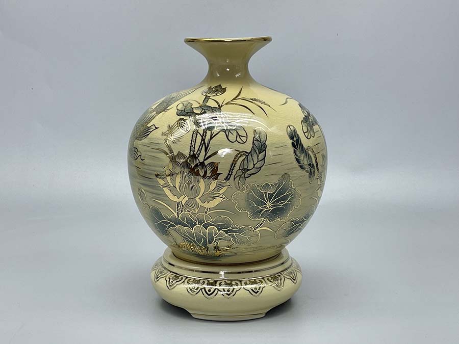 binh-hut-loc-ca-chep-hoa-sen-chu-loc-h22-gom-chu-dau-ve-vang-kim-3