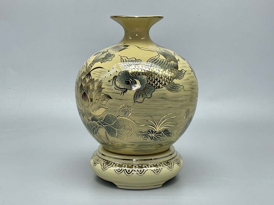 binh-hut-loc-ca-chep-hoa-sen-h22-gom-chu-dau-ve-vang-kim-5