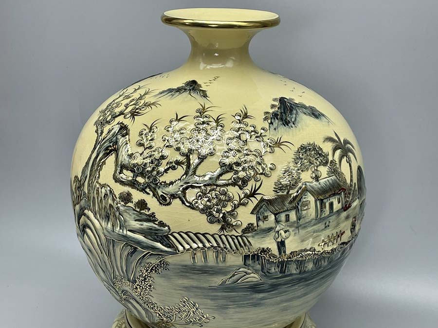 binh-hut-loc-thuan-buom-xuoi-gio-son-thuy-huu-tinh-dap-noi-h45-gom-chu-dau-ve-vang-kim-12