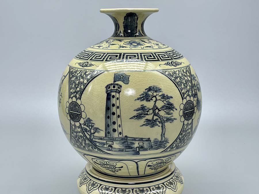 binh-hut-loc-tu-canh-ha-noi-h30-gom-chu-dau-truyen-thong-6