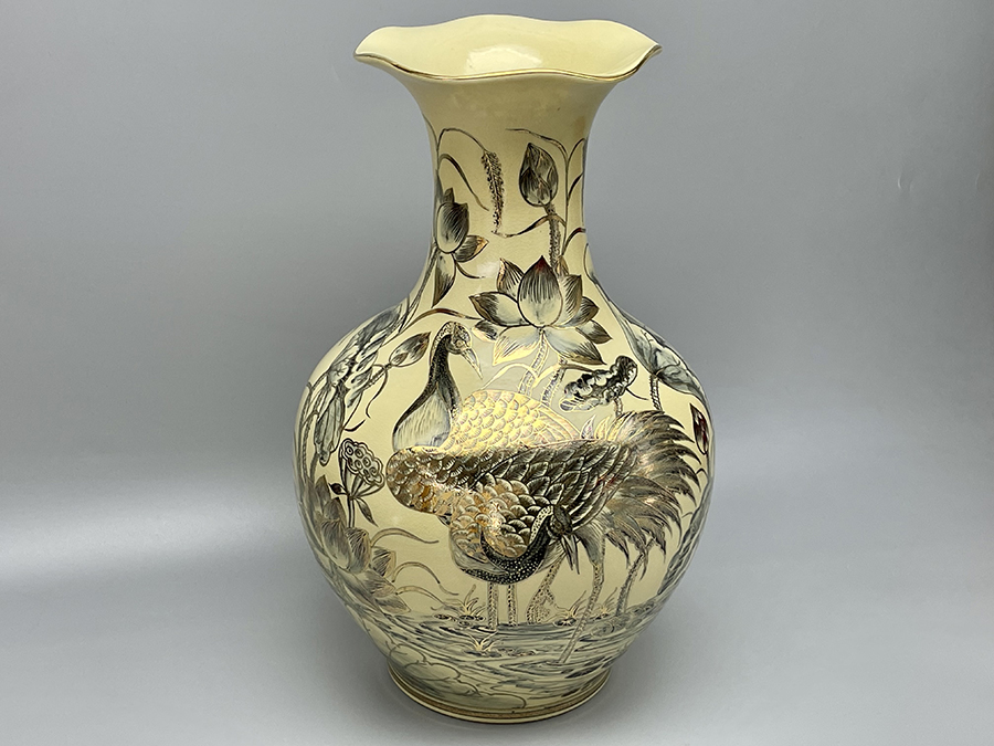 binh-phu-quy-sen-hac-h50-gom-chu-dau-ve-vang-kim-2