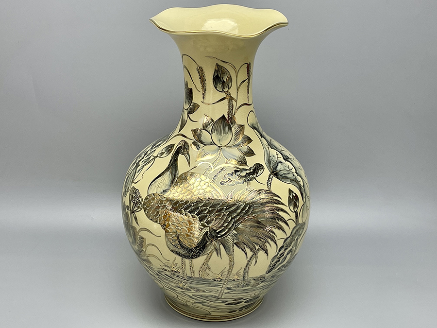 binh-phu-quy-sen-hac-h50-gom-chu-dau-ve-vang-kim-3