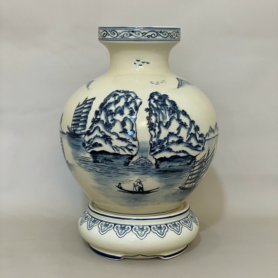 binh-phuong-hoang-vinh-ha-long-gom-chu-dau-1