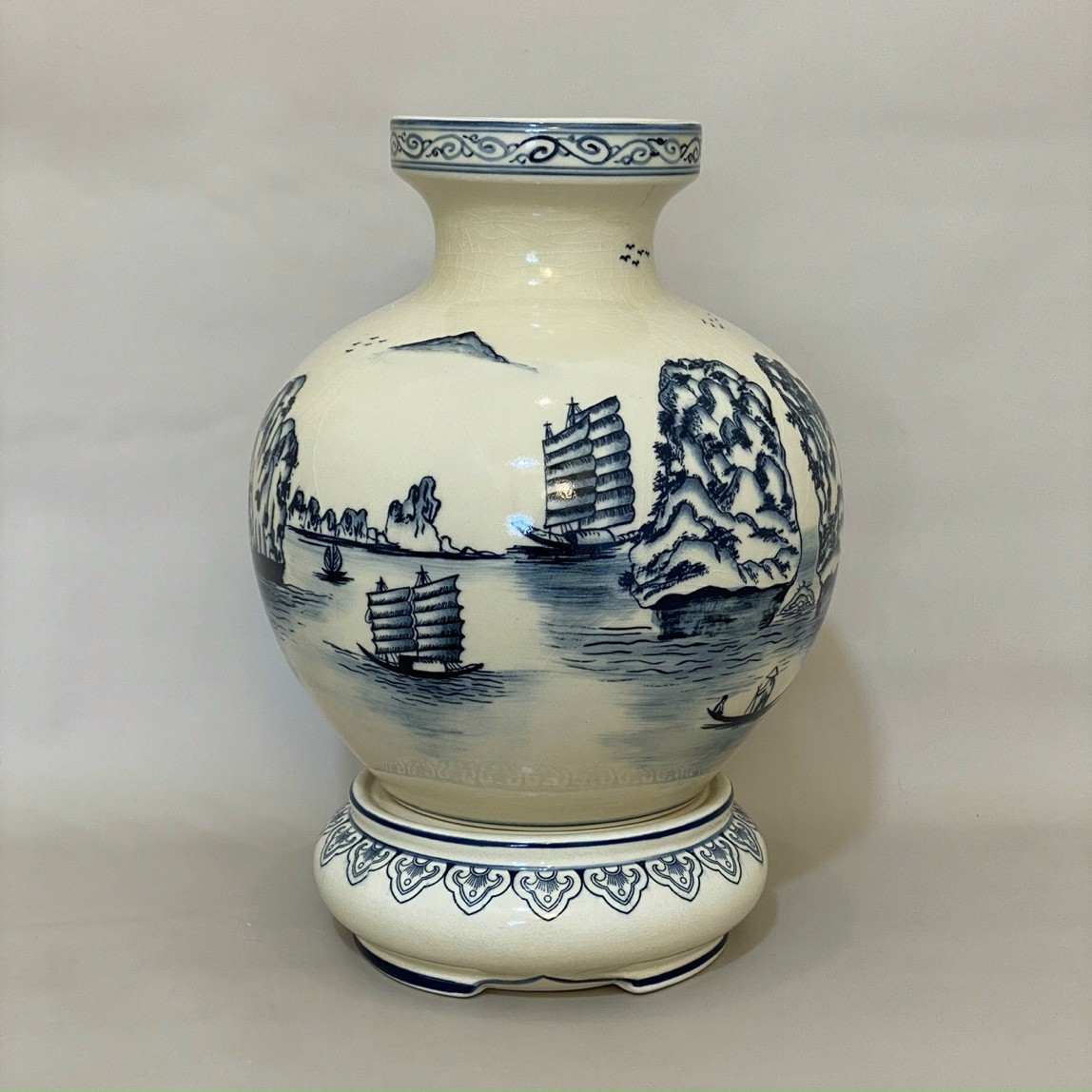 binh-phuong-hoang-vinh-ha-long-gom-chu-dau-2