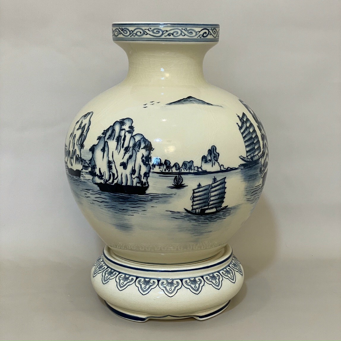 binh-phuong-hoang-vinh-ha-long-gom-chu-dau-3