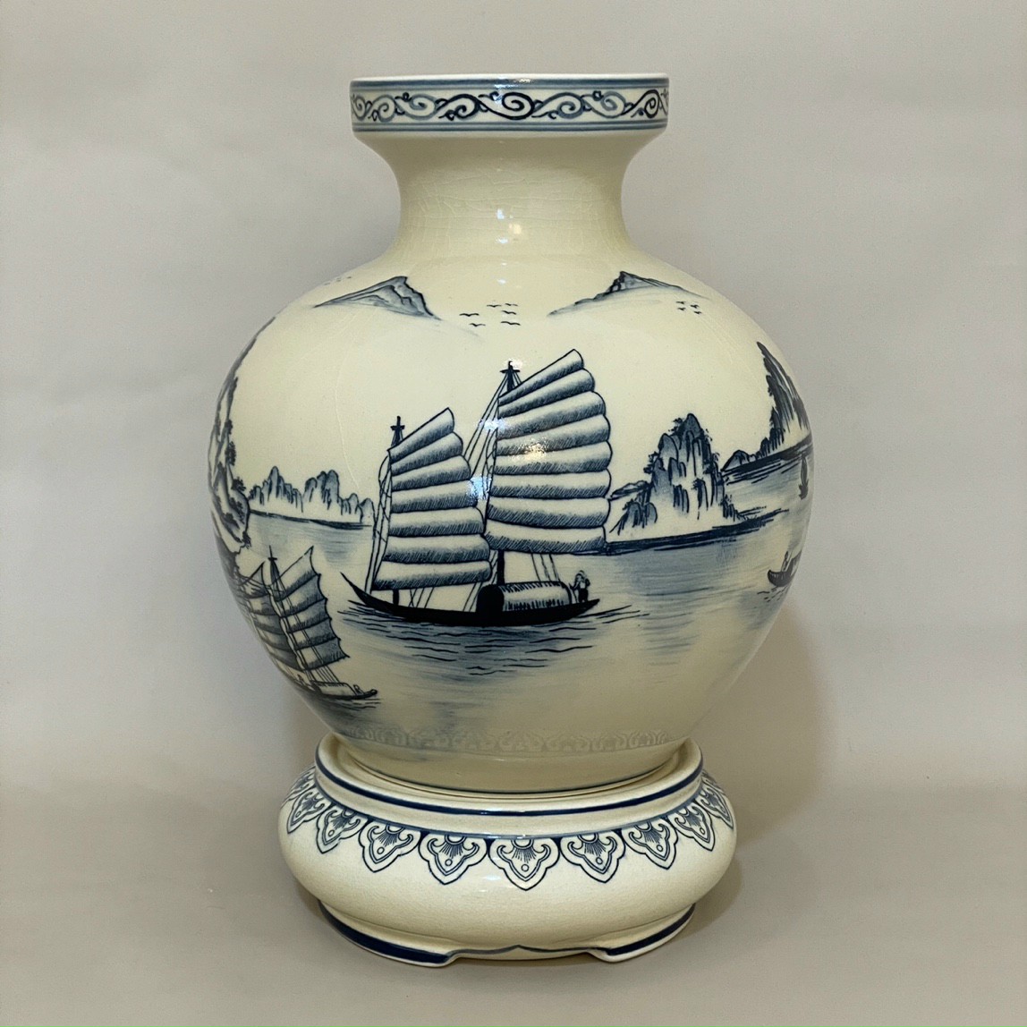 binh-phuong-hoang-vinh-ha-long-gom-chu-dau-5