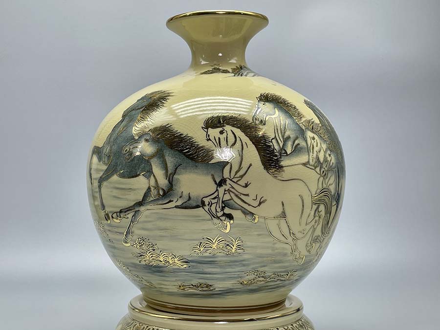 binh-tich-loc-ma-dao-thanh-cong-h35-gom-chu-dau-ve-vang-kim-4