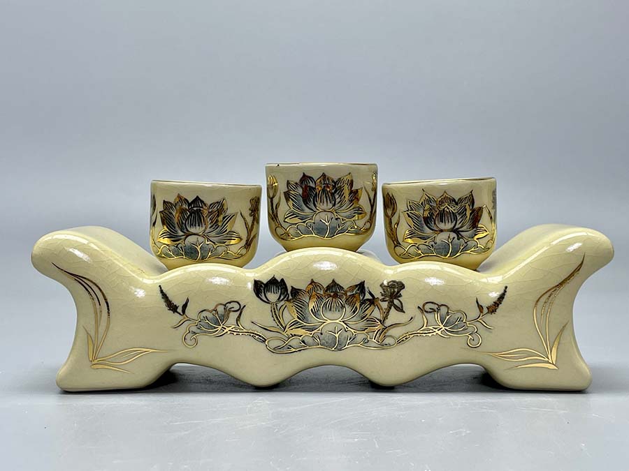 bo-3-chen-tho-hoa-sen-gom-chu-dau-ve-vang-kim-1