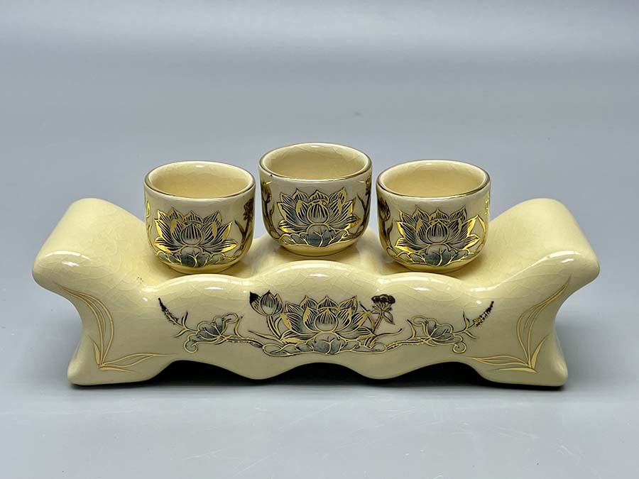 bo-3-chen-tho-hoa-sen-gom-chu-dau-ve-vang-kim-2