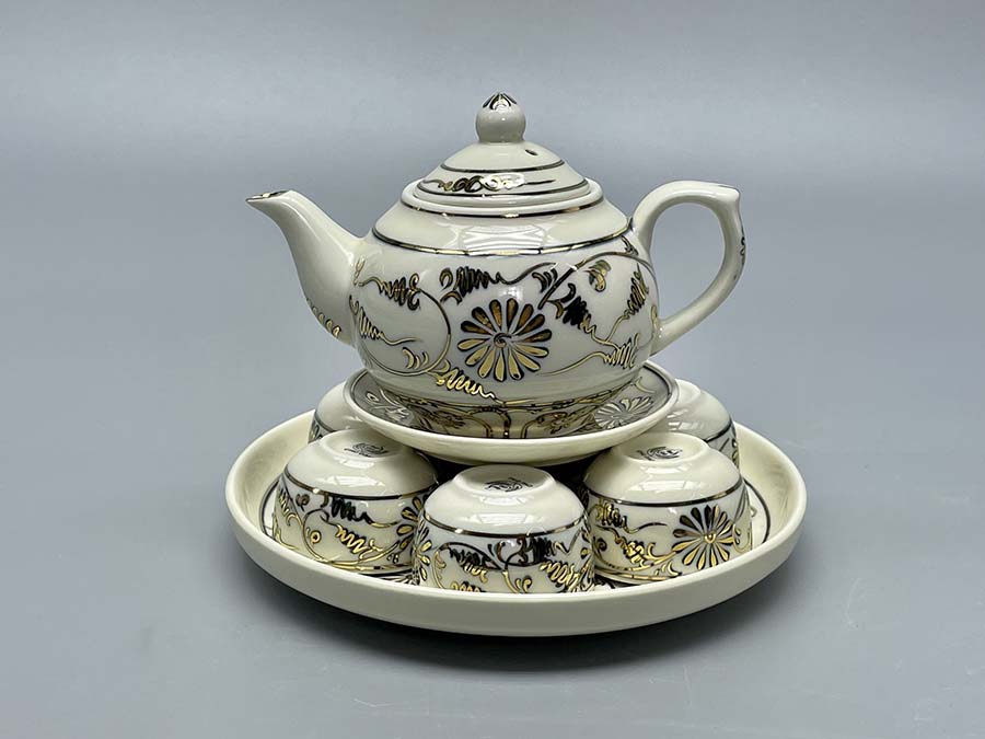 bo-am-chen-hoa-cuc-day-khong-quai-gom-chu-dau-ve-vang-kim-3