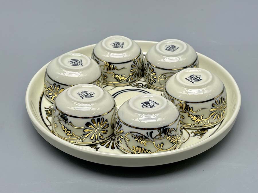 bo-am-chen-hoa-cuc-day-khong-quai-gom-chu-dau-ve-vang-kim-5