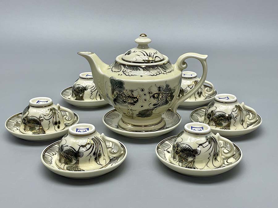 bo-am-chen-than-den-ca-chep-gom-chu-dau-ve-vang-kim-1