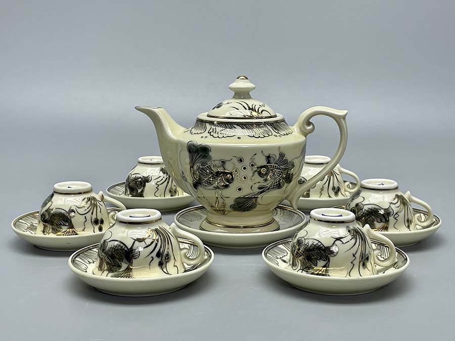 bo-am-chen-than-den-ca-chep-gom-chu-dau-ve-vang-kim-3