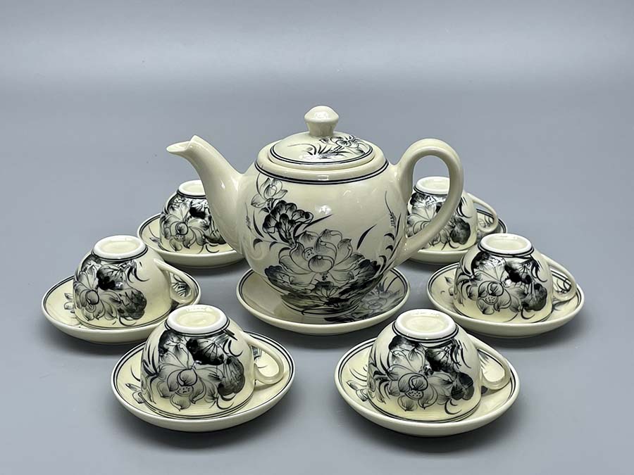 bo-am-tra-hoa-sen-tron-gom-chu-dau-truyen-thong-2