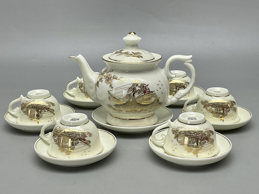 bo-am-tra-hoang-hau-hoa-tiet-thuan-buom-xuoi-gio-gom-chu-dau-ve-vang-1