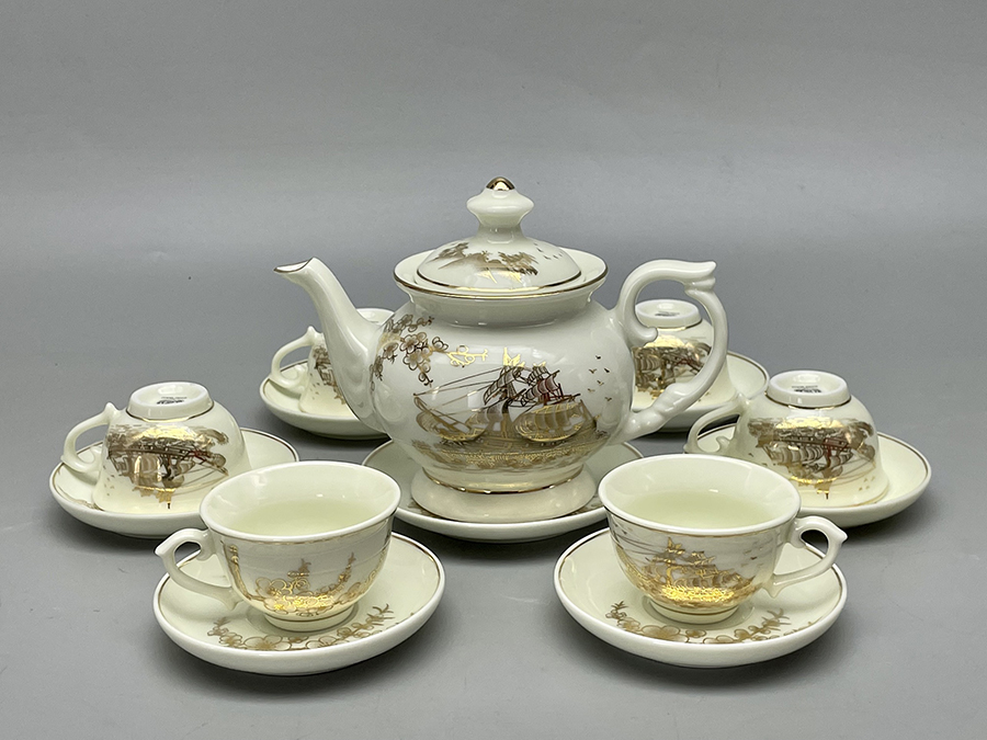 bo-am-tra-hoang-hau-hoa-tiet-thuan-buom-xuoi-gio-gom-chu-dau-ve-vang-4