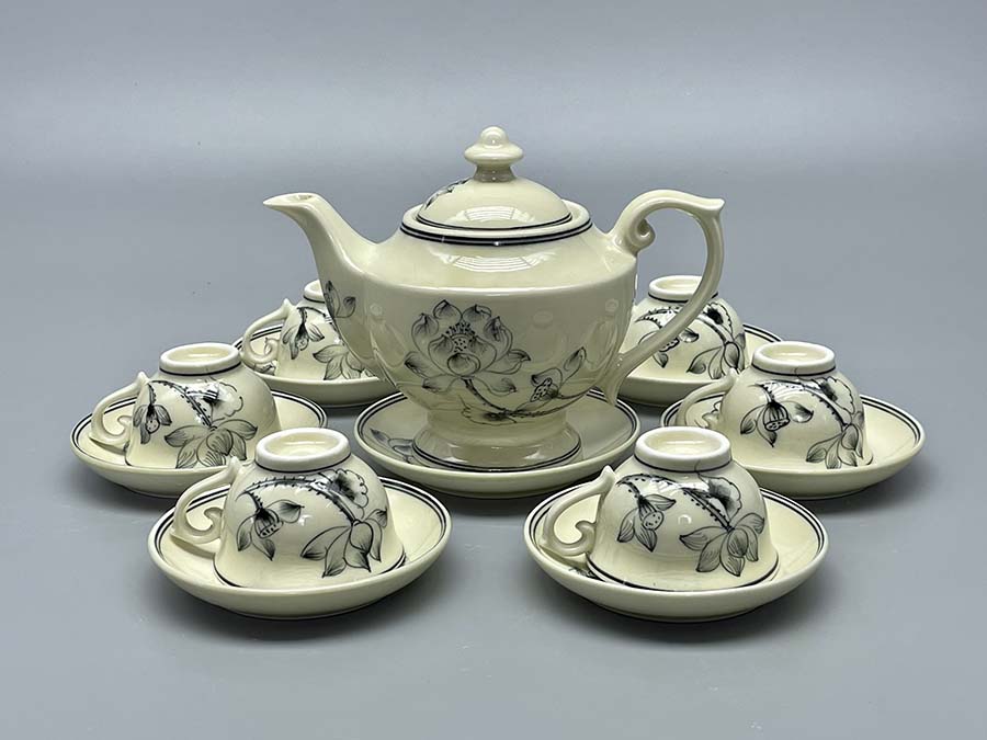 bo-am-tra-than-den-hoa-sen-gom-chu-dau-truyen-thong-1