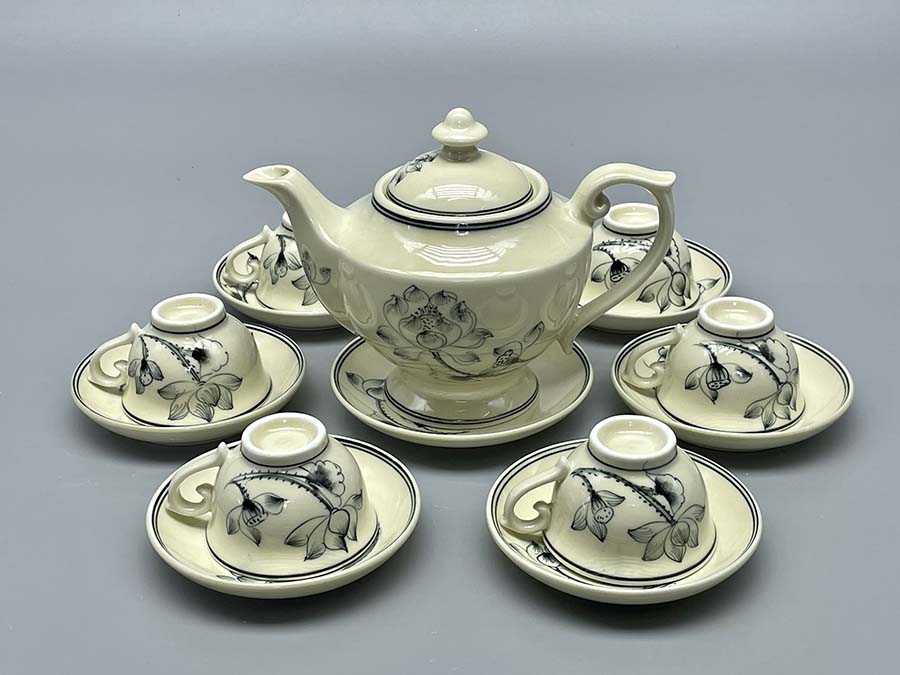 bo-am-tra-than-den-hoa-sen-gom-chu-dau-truyen-thong-2