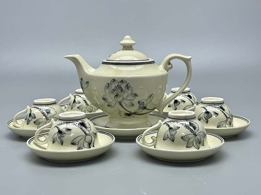 bo-am-tra-than-den-hoa-sen-gom-chu-dau-truyen-thong-3