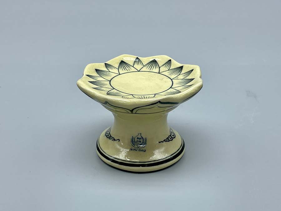 chan-nen-gom-chu-dau-ve-vang-kim-1