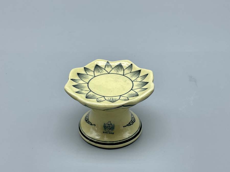 chan-nen-gom-chu-dau-ve-vang-kim-2