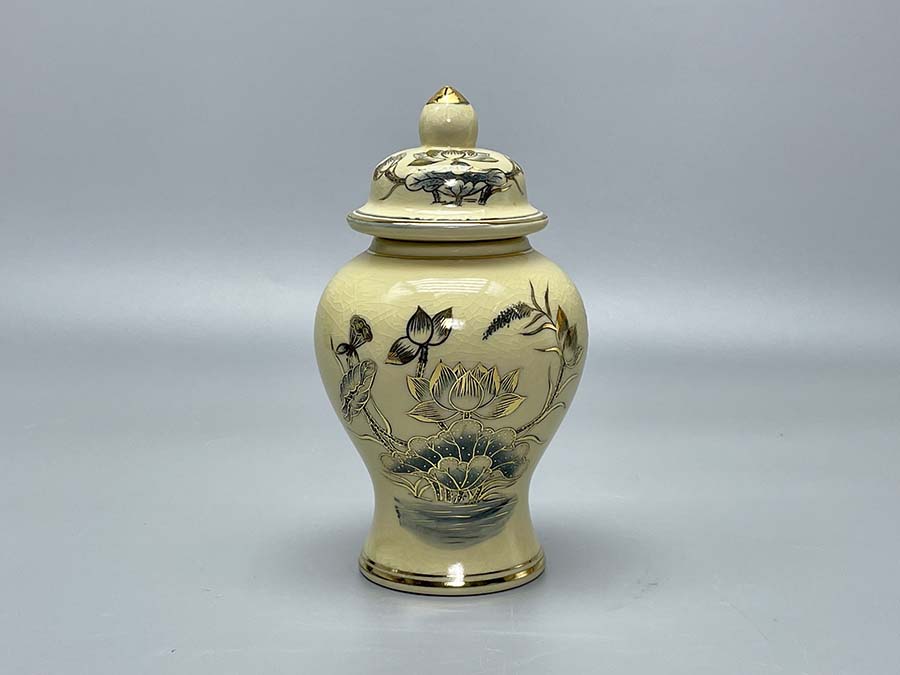 choe-hoa-sen-gom-chu-dau-ve-vang-kim-1