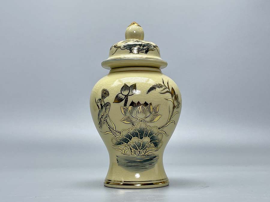 choe-hoa-sen-gom-chu-dau-ve-vang-kim-3