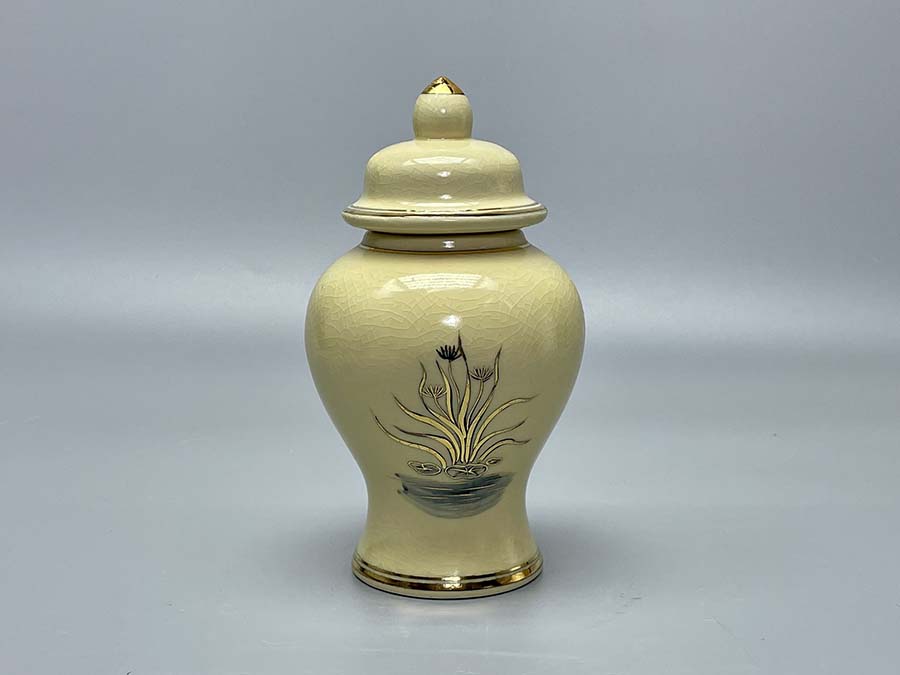 choe-hoa-sen-gom-chu-dau-ve-vang-kim-4