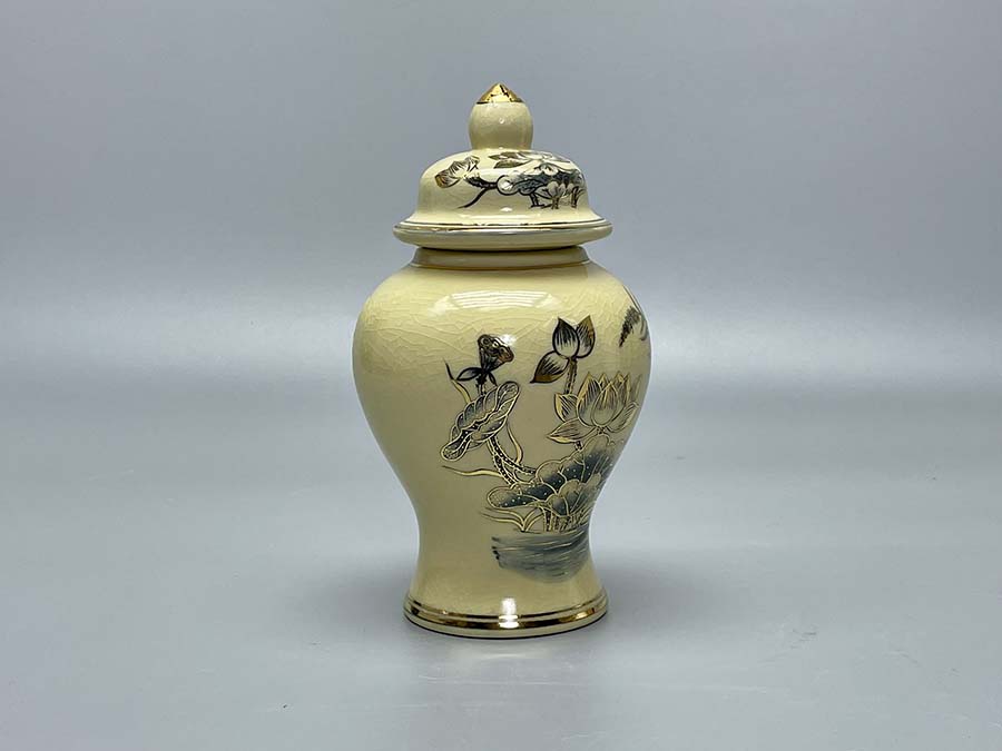 choe-hoa-sen-gom-chu-dau-ve-vang-kim-5