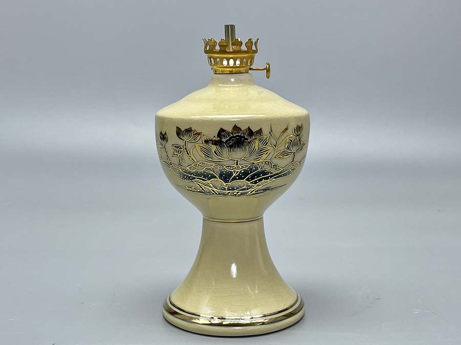 den-dau-hoa-sen-gom-chu-dau-ve-vang-kim-2