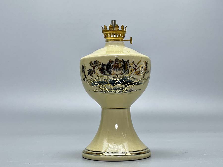 den-dau-hoa-sen-gom-chu-dau-ve-vang-kim-4