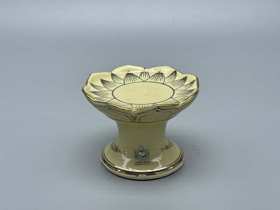 khay-trau-gom-chu-dau-ve-vang-kim-1