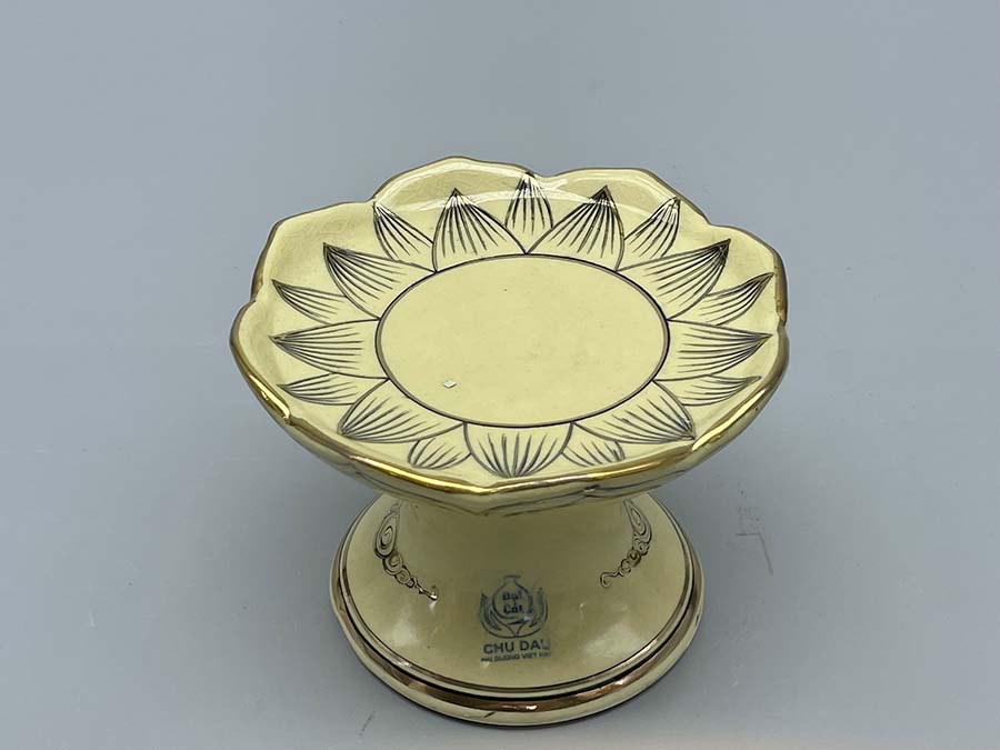 khay-trau-gom-chu-dau-ve-vang-kim-2