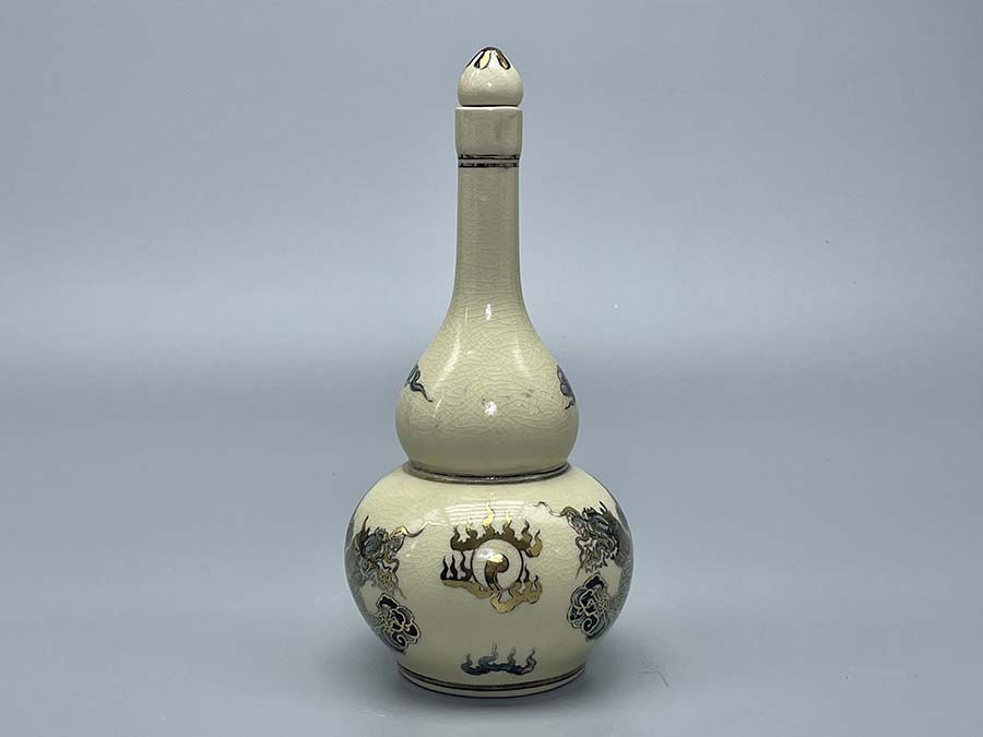 nam-ruou-gom-chu-dau-ve-vang-kim-1