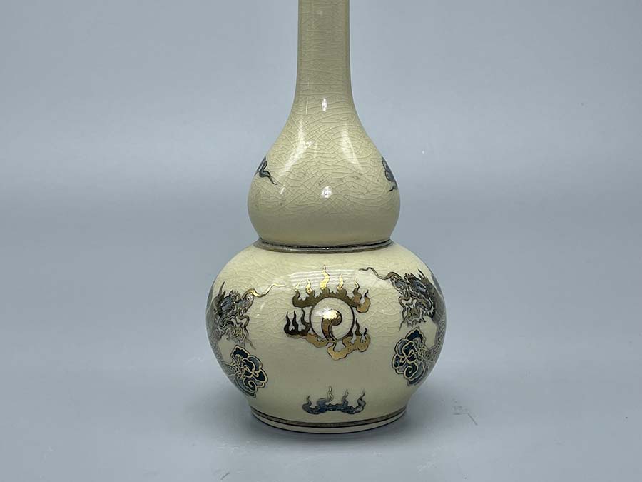 nam-ruou-gom-chu-dau-ve-vang-kim-2