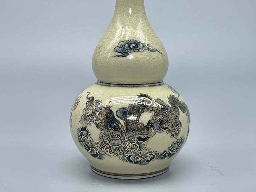 nam-ruou-gom-chu-dau-ve-vang-kim-4